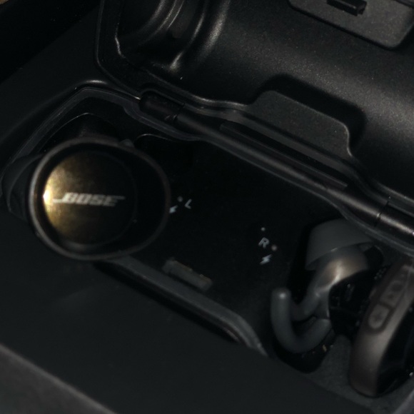 BOSE WATERPROOF WIRELESS BLUETOOTH HEADPHONES - Picture 4 of 7